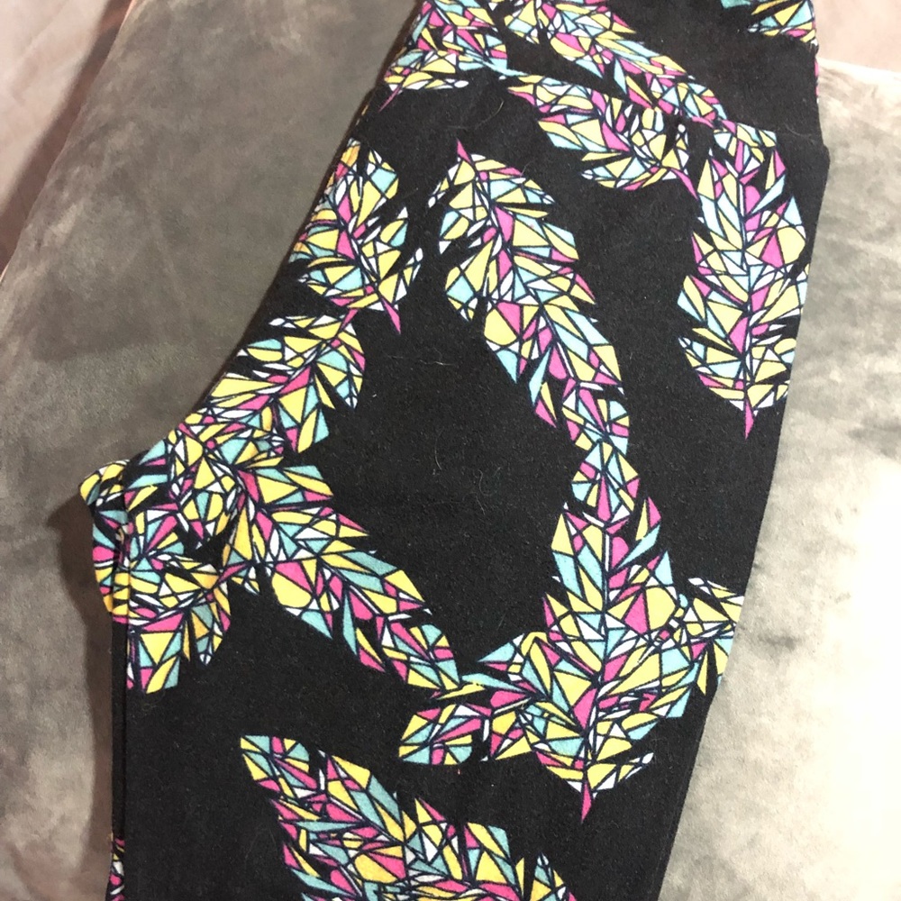 LuLaRoe One Size Feather Leggings